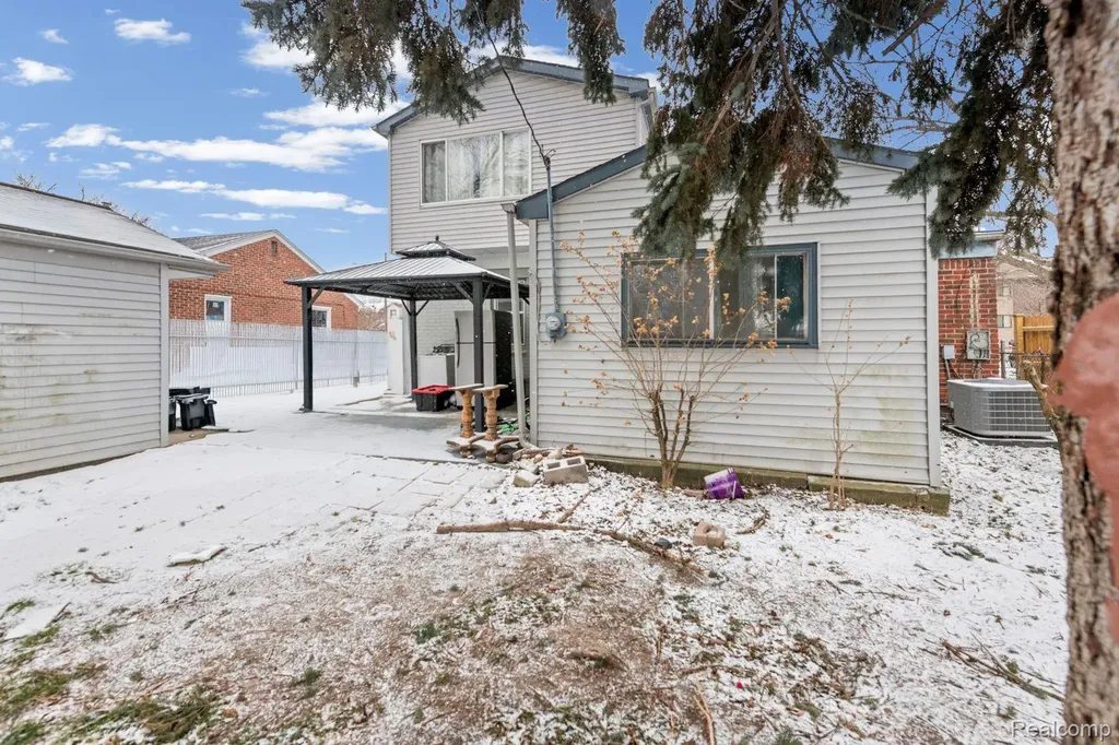 29288 Park Street Roseville City MI 48066