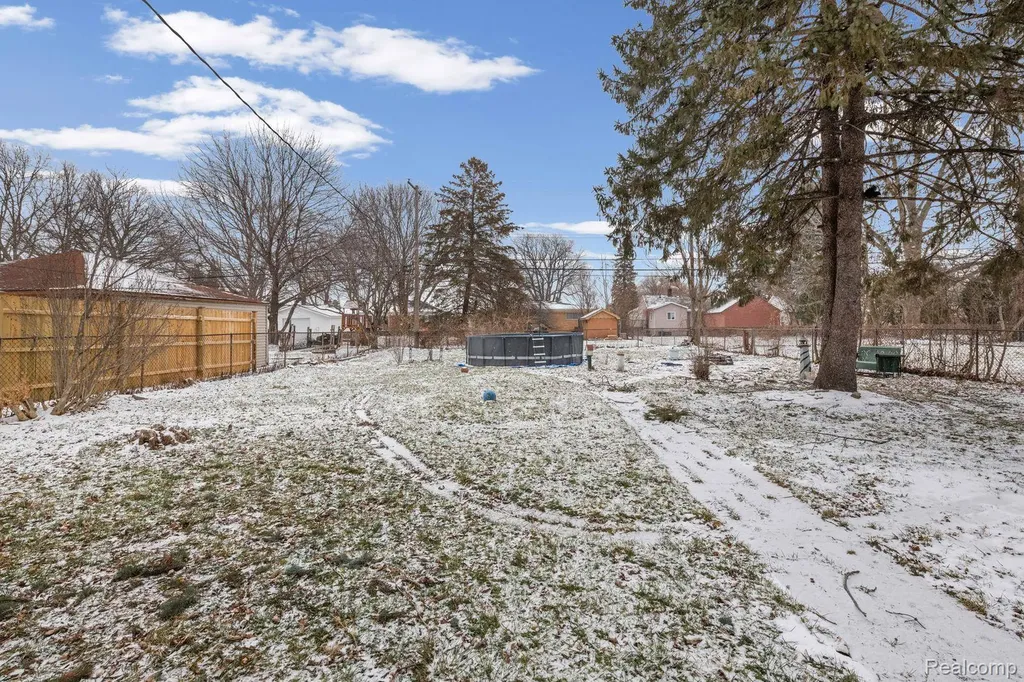 29288 Park Street Roseville City MI 48066