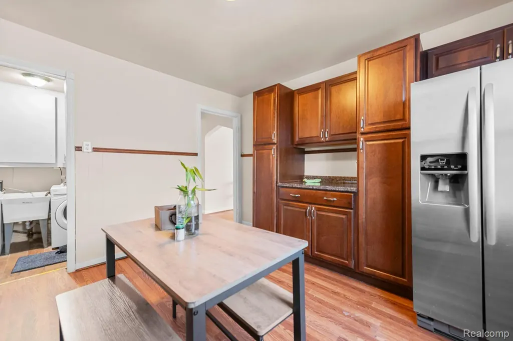 29288 Park Street Roseville City MI 48066