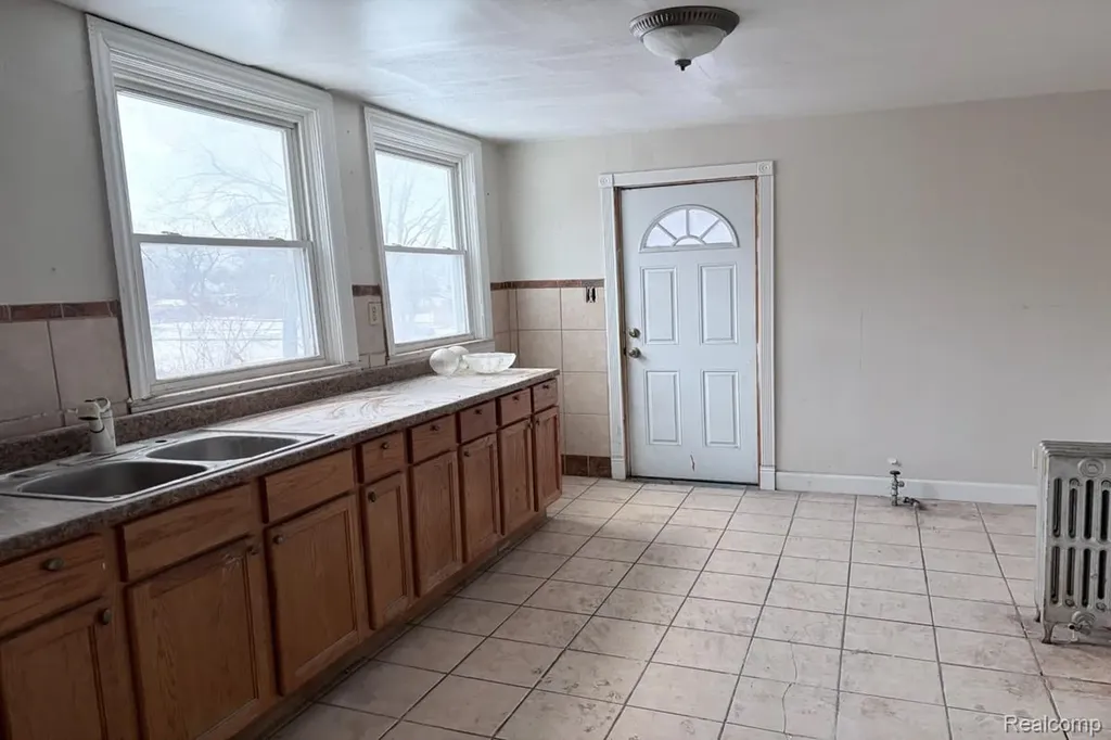 5105 Seyburn Street Detroit City MI 48213