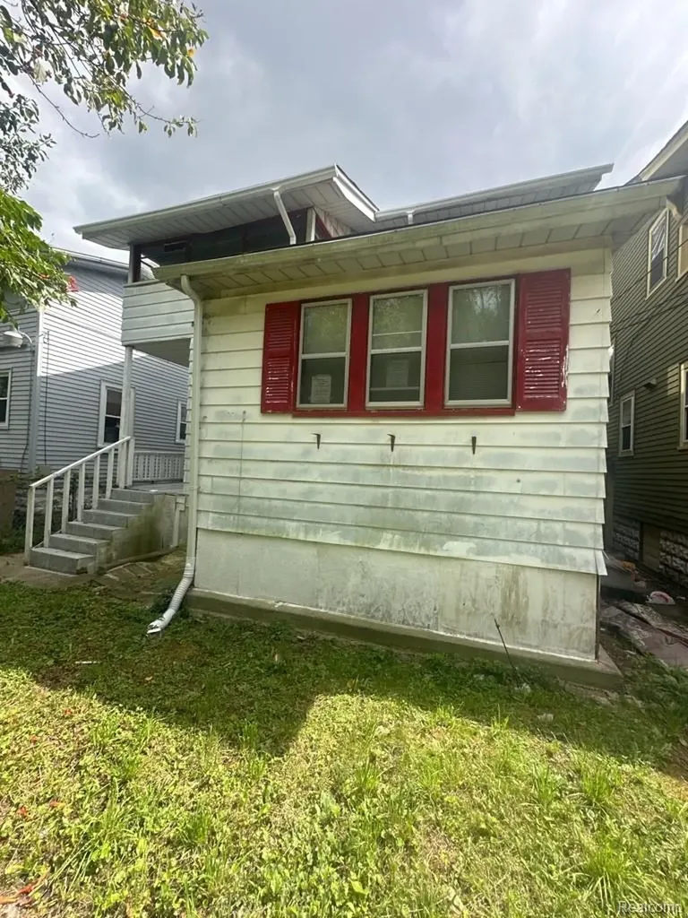 140 Geneva Street Highland Park City MI 48203
