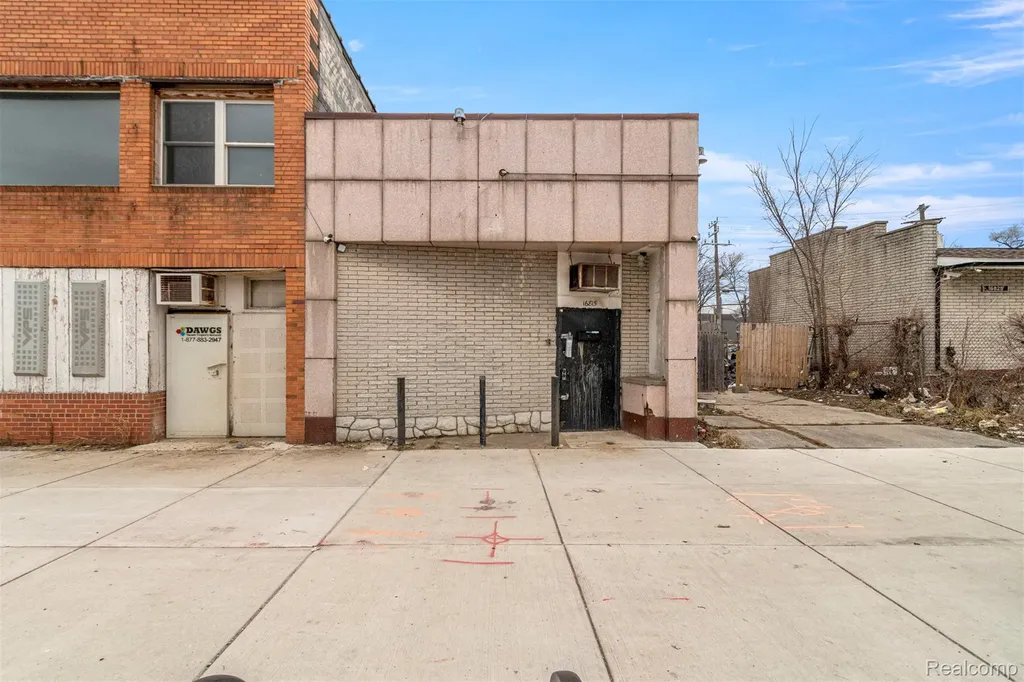 16815 W Warren Avenue Detroit City MI 48228