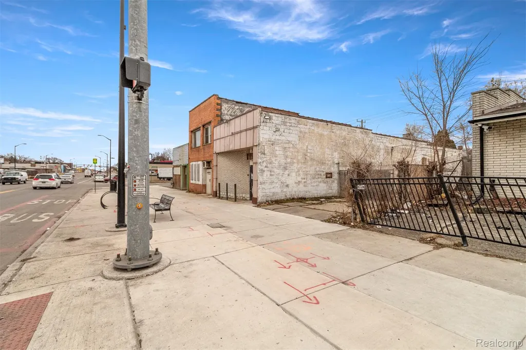16815 W Warren Avenue Detroit City MI 48228