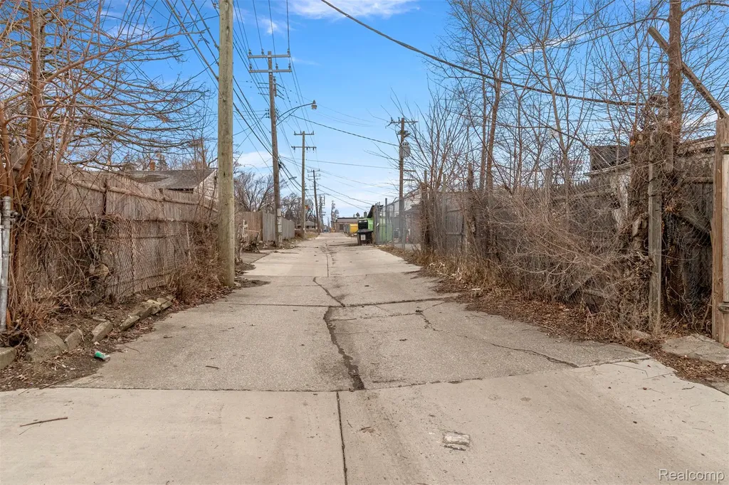 16815 W Warren Avenue Detroit City MI 48228