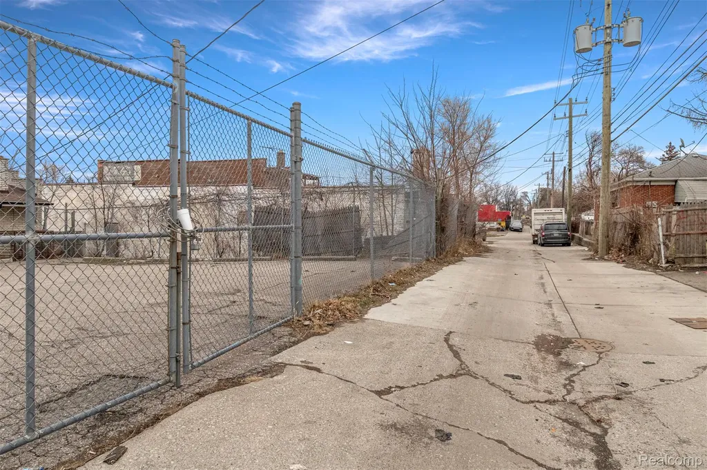 16815 W Warren Avenue Detroit City MI 48228