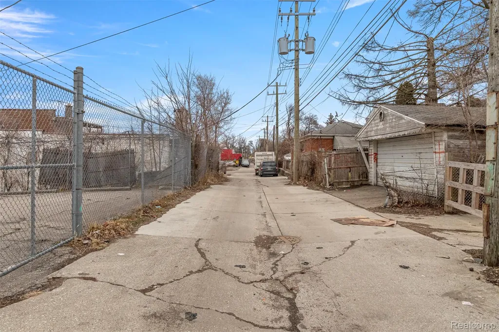 16815 W Warren Avenue Detroit City MI 48228