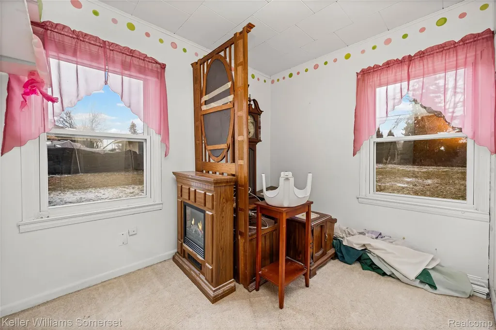 32694 Ruehle Avenue Warren City MI 48093