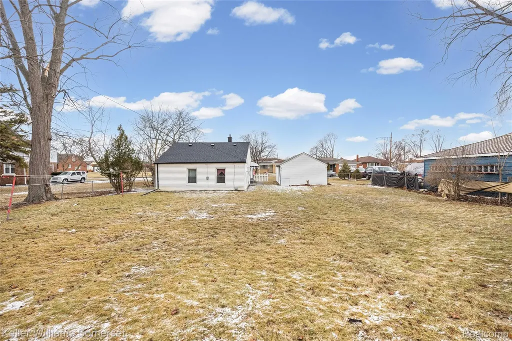 32694 Ruehle Avenue Warren City MI 48093