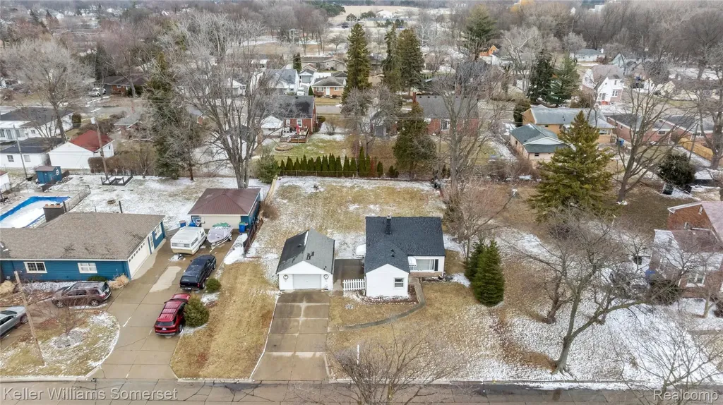 32694 Ruehle Avenue Warren City MI 48093