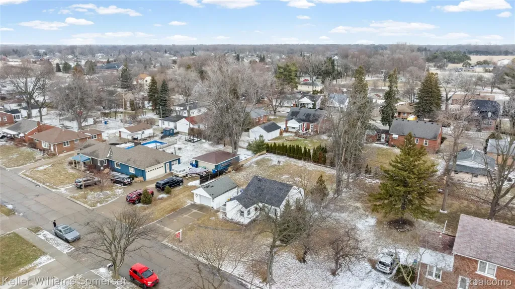 32694 Ruehle Avenue Warren City MI 48093