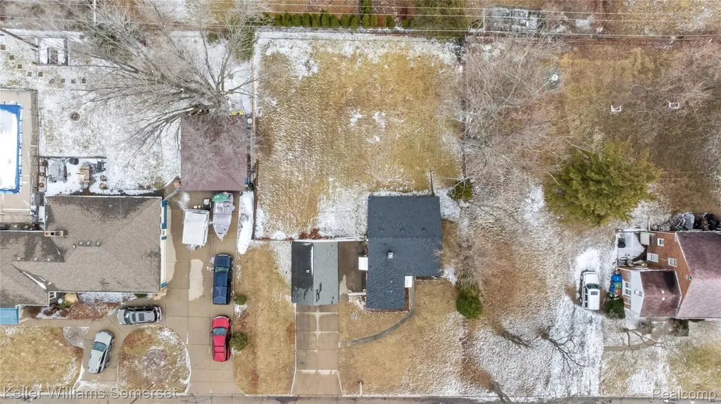 32694 Ruehle Avenue Warren City MI 48093
