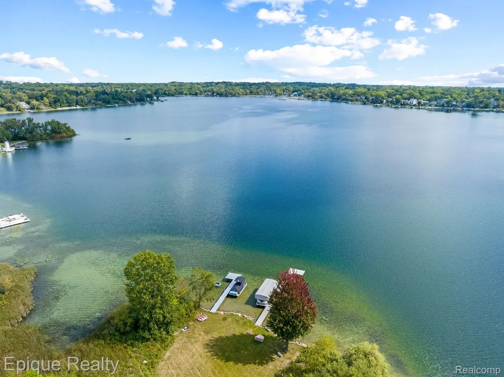 5375 Middlebelt Road West Bloomfield Charter Township MI 48323