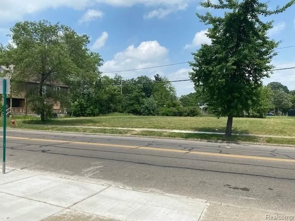 2218 Van Dyke Detroit City MI 48214