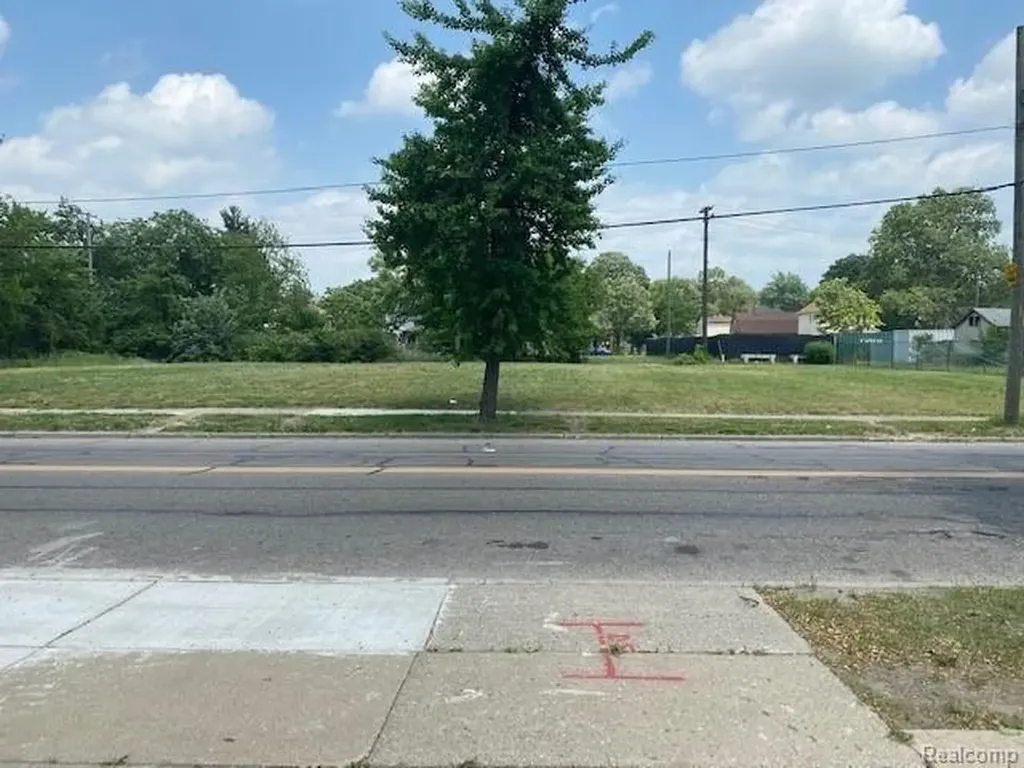 2218 Van Dyke Detroit City MI 48214