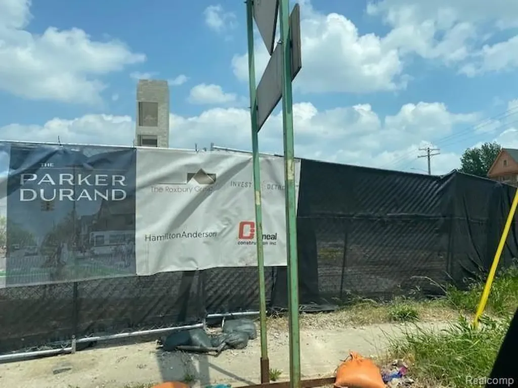2218 Van Dyke Detroit City MI 48214
