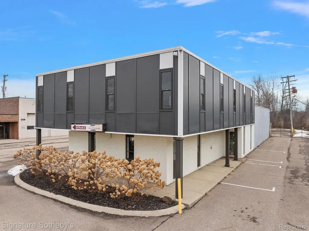 1216 Combermere Drive Troy City MI 48083
