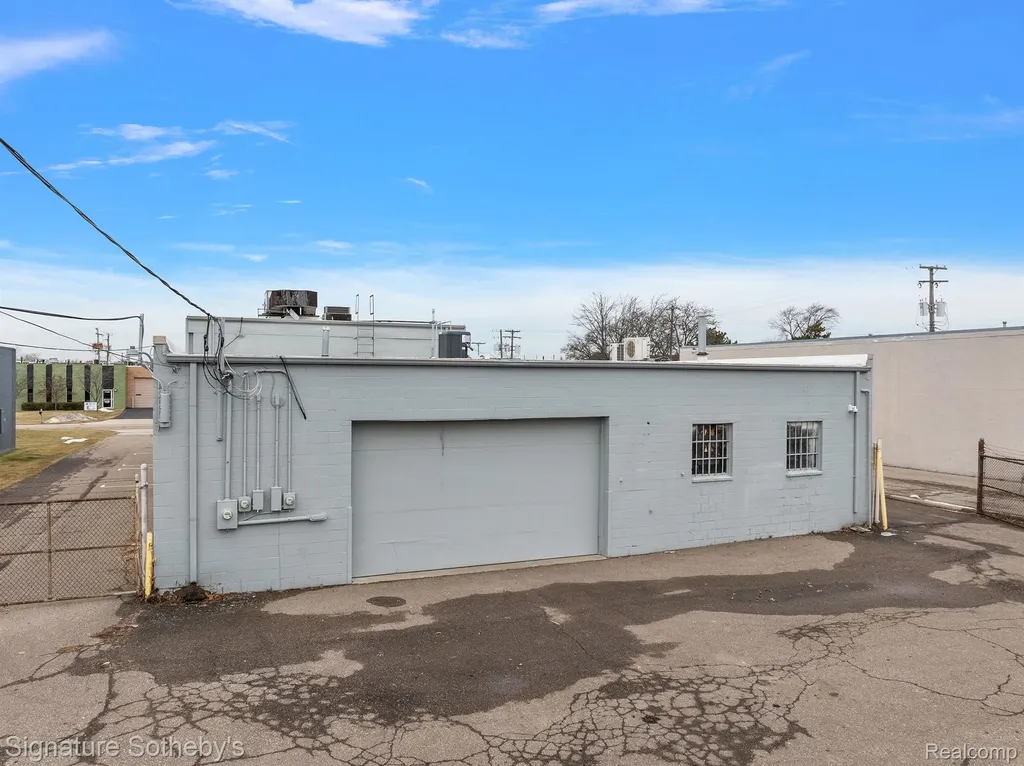 1216 Combermere Drive Troy City MI 48083