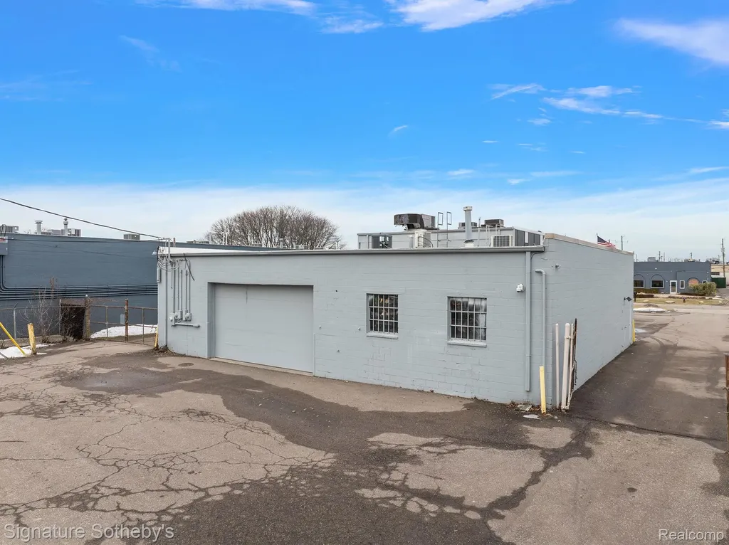 1216 Combermere Drive Troy City MI 48083