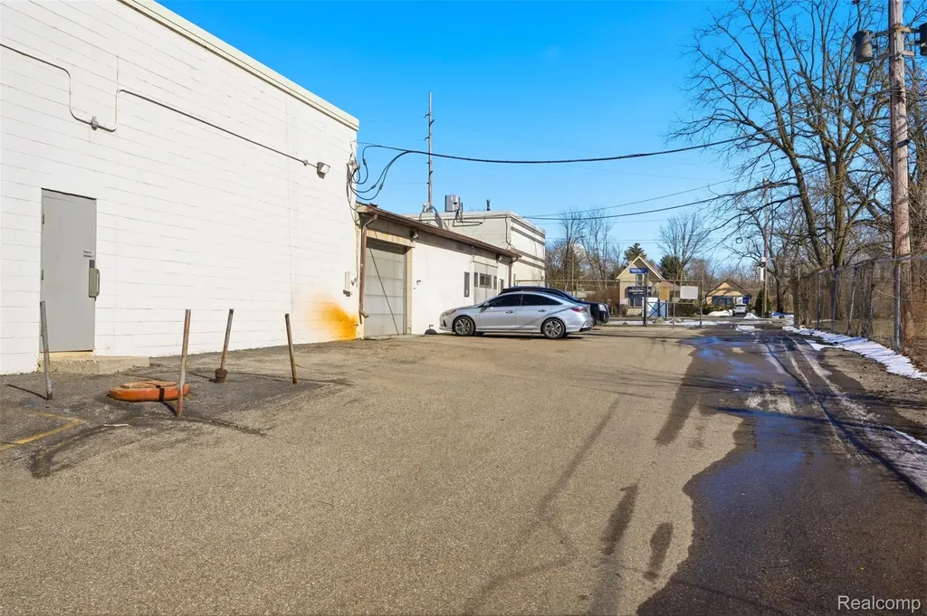 415 N Lafayette Street South Lyon City MI 48178