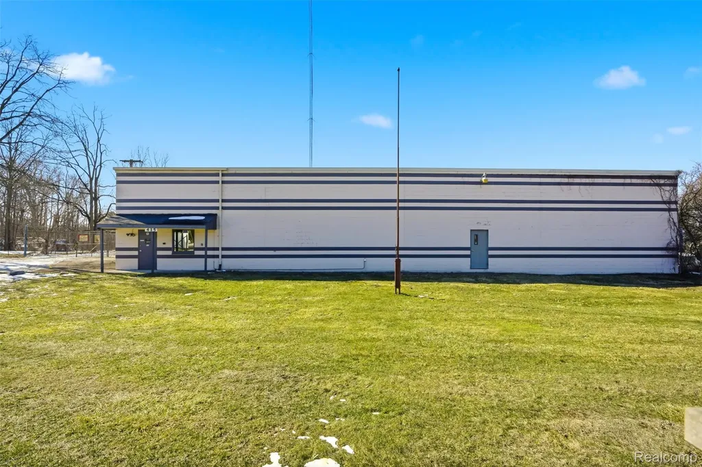 415 N Lafayette Street South Lyon City MI 48178
