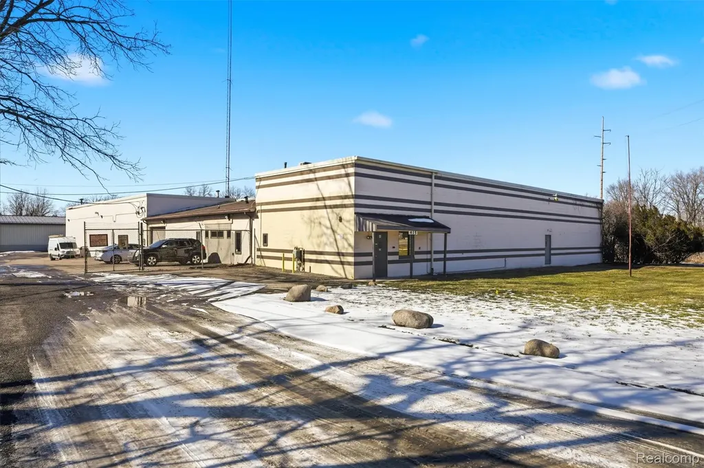 415 N Lafayette Street South Lyon City MI 48178