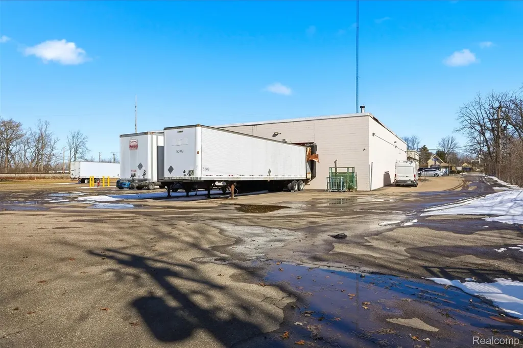 415 N Lafayette Street South Lyon City MI 48178