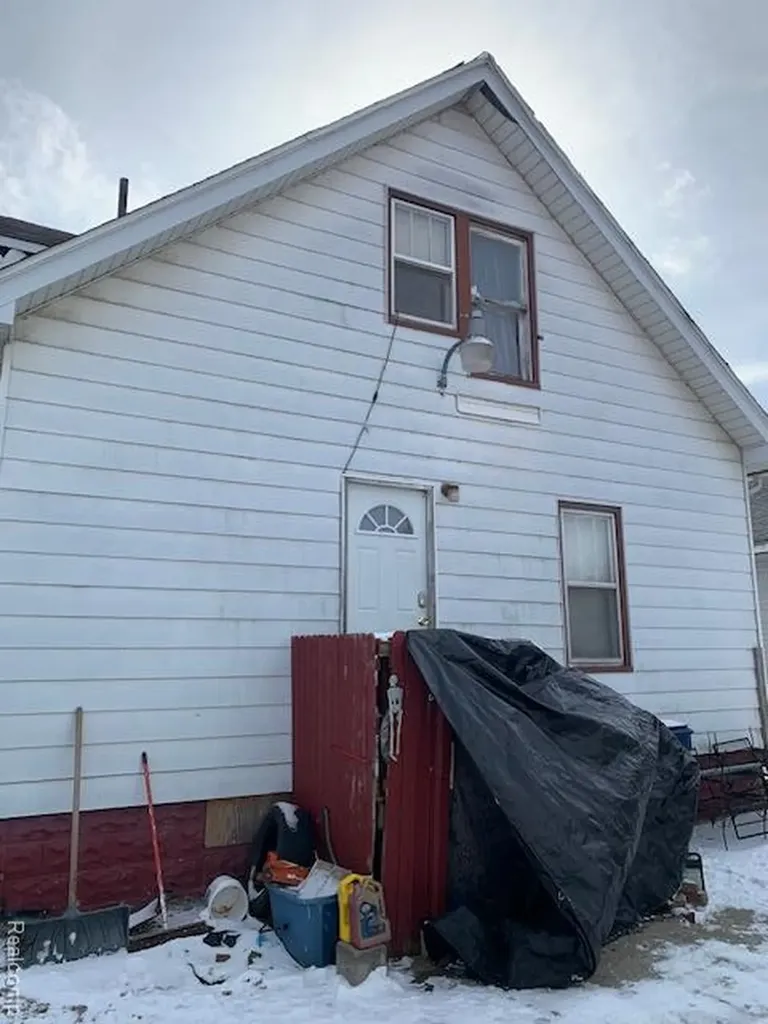 1024 Ossington Avenue Flint City MI 48507