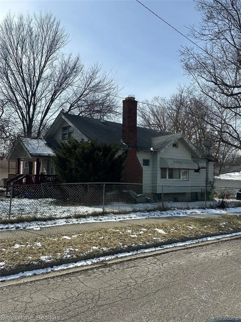 82 Earlmoor Boulevard Pontiac City MI 48341