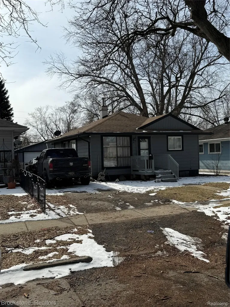 29 W Rutgers Avenue Pontiac City MI 48340