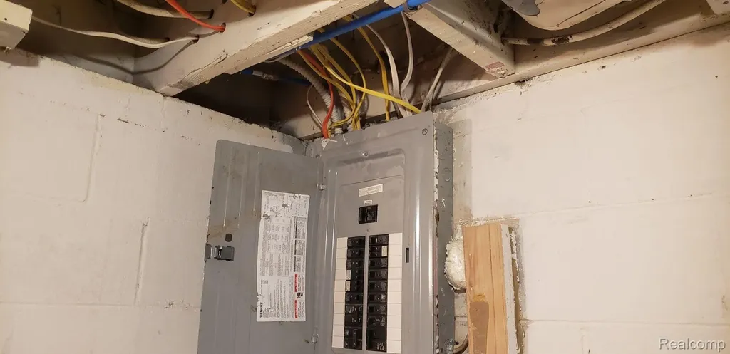 8710 W Davison Detroit City MI 48238
