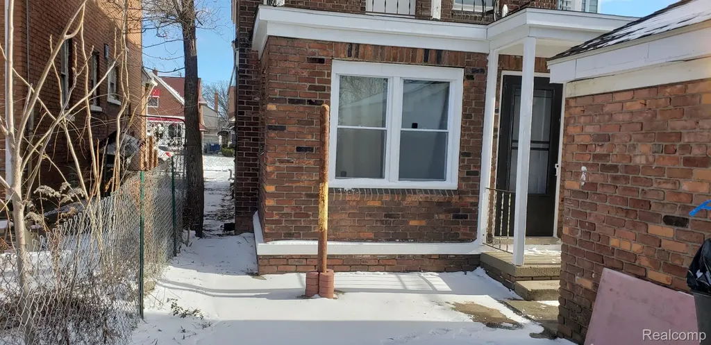 8710 W Davison Detroit City MI 48238