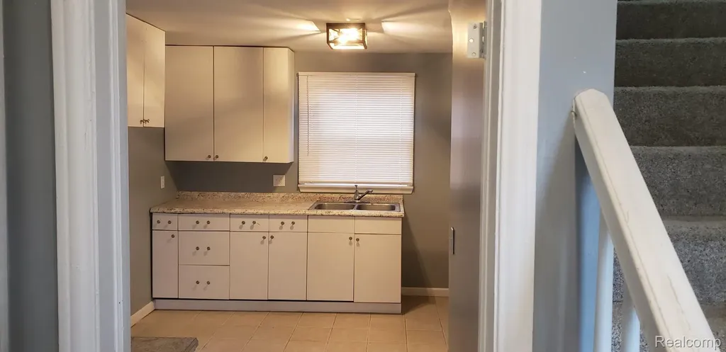 8710 W Davison Detroit City MI 48238