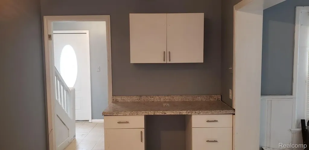 8710 W Davison Detroit City MI 48238