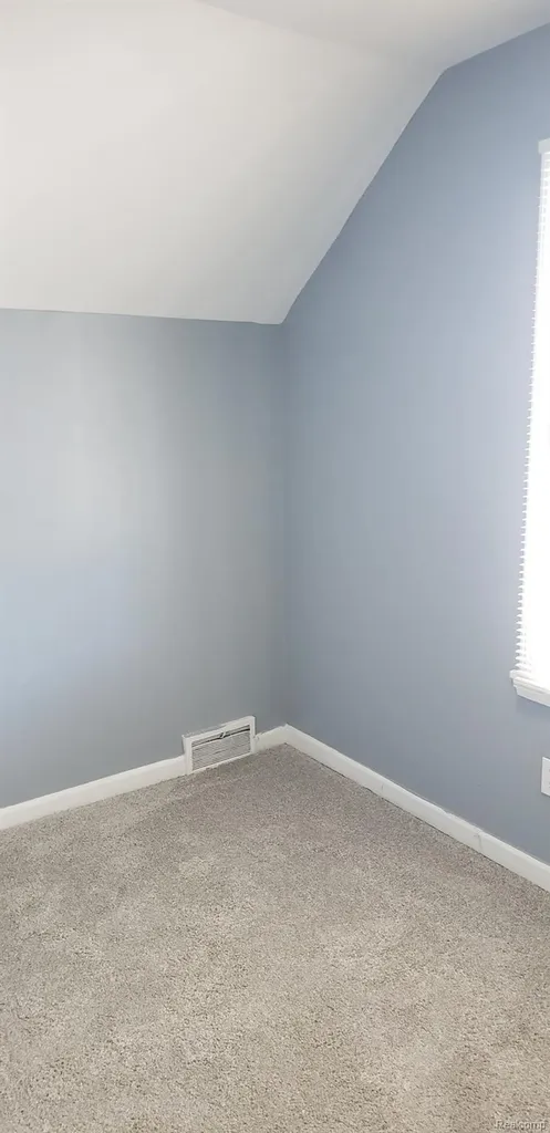 8710 W Davison Detroit City MI 48238