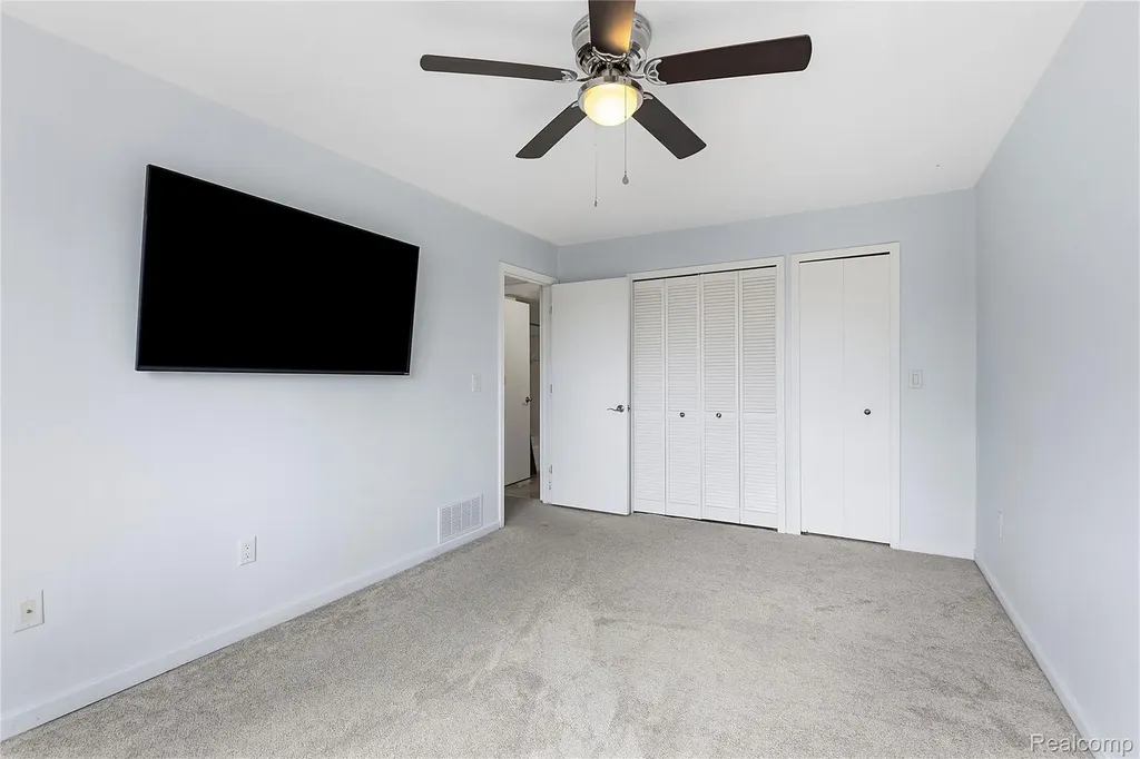 253 Pinewood Circle Plymouth City MI 48170