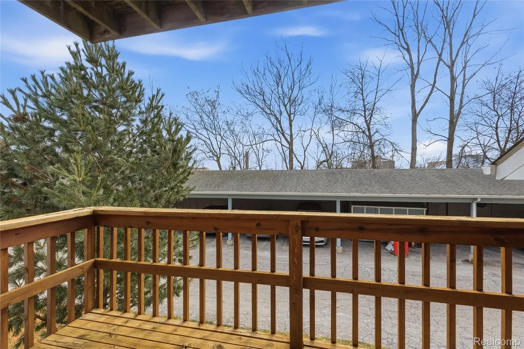 253 Pinewood Circle Plymouth City MI 48170