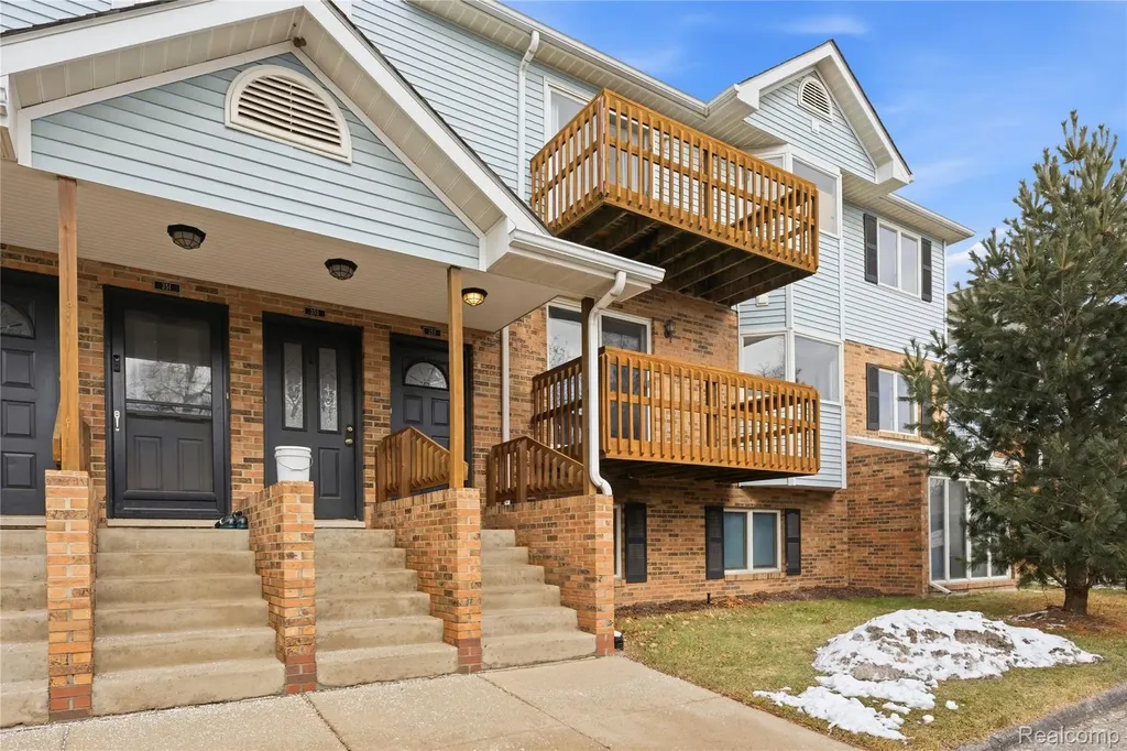 253 Pinewood Circle Plymouth City MI 48170