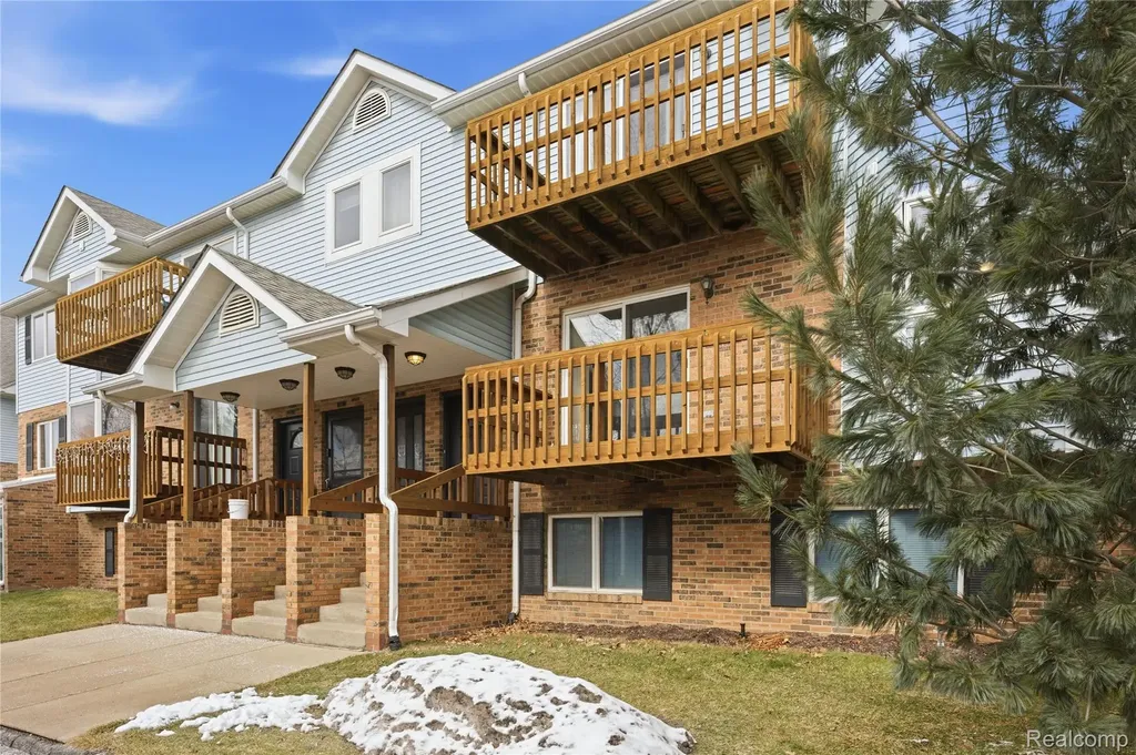 253 Pinewood Circle Plymouth City MI 48170