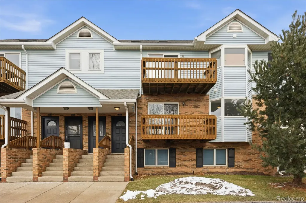 253 Pinewood Circle Plymouth City MI 48170
