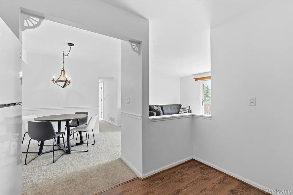 253 Pinewood Circle Plymouth City MI 48170