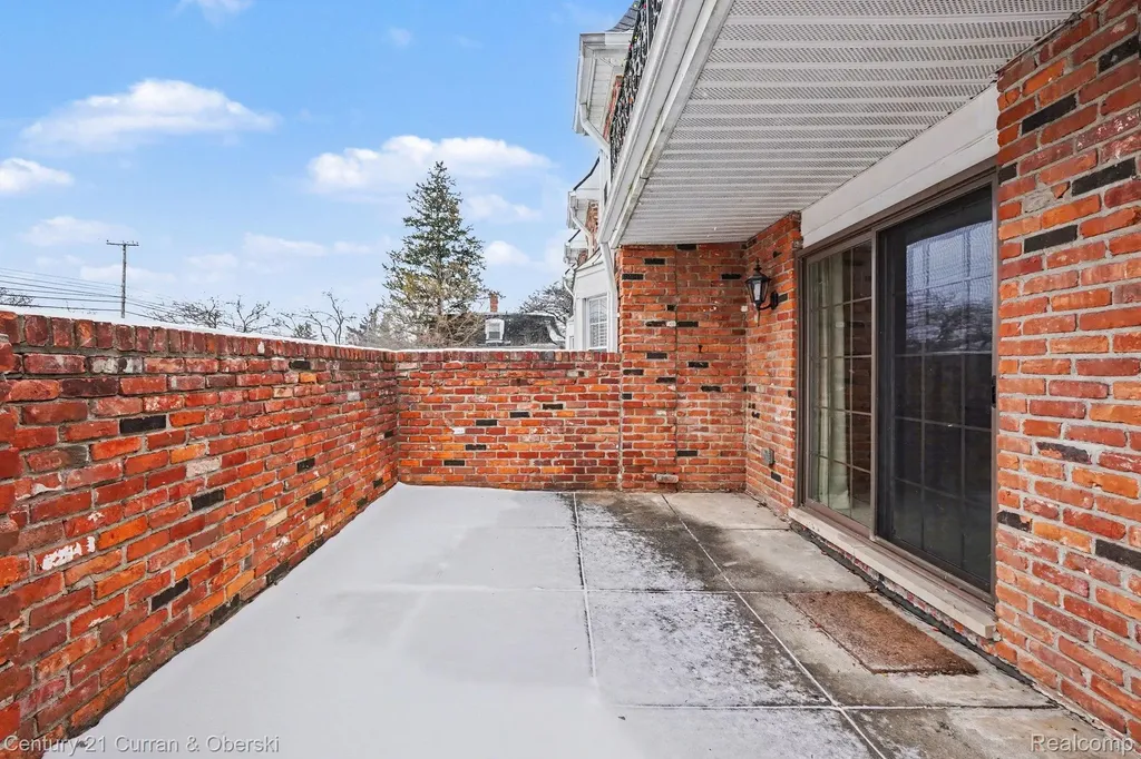 18301 W 13 Mile Road Southfield City MI 48076