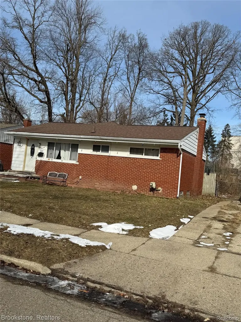 300 E Princeton Avenue Pontiac City MI 48340