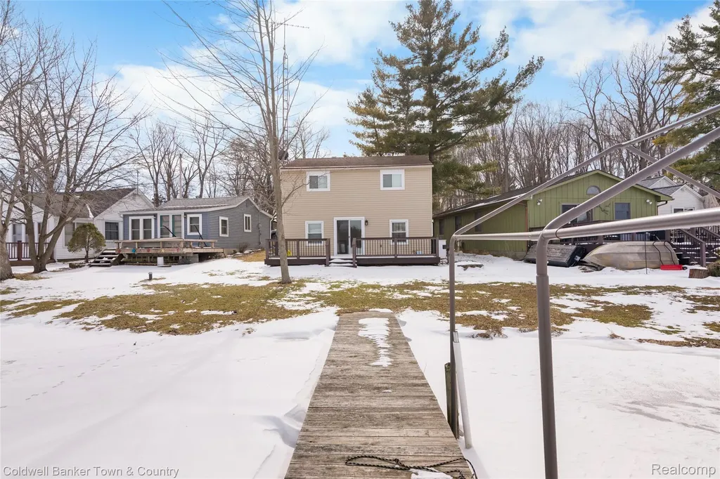 2705 Melvin Drive Hamburg Township MI 48169