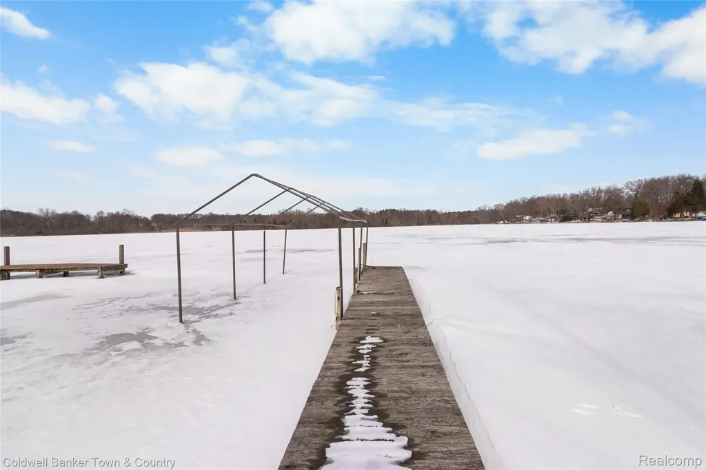 2705 Melvin Drive Hamburg Township MI 48169
