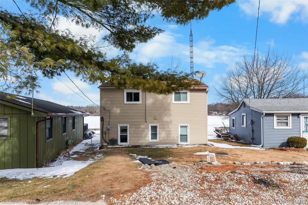 2705 Melvin Drive Hamburg Township MI 48169