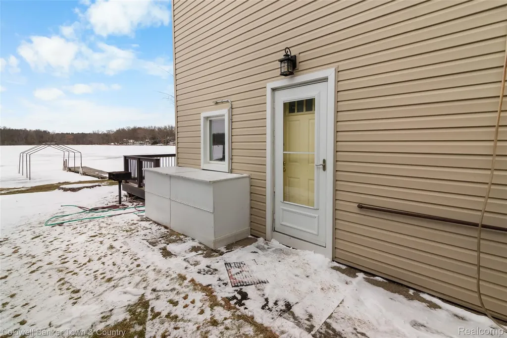 2705 Melvin Drive Hamburg Township MI 48169