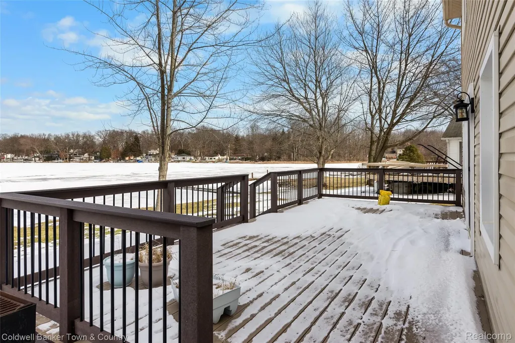 2705 Melvin Drive Hamburg Township MI 48169