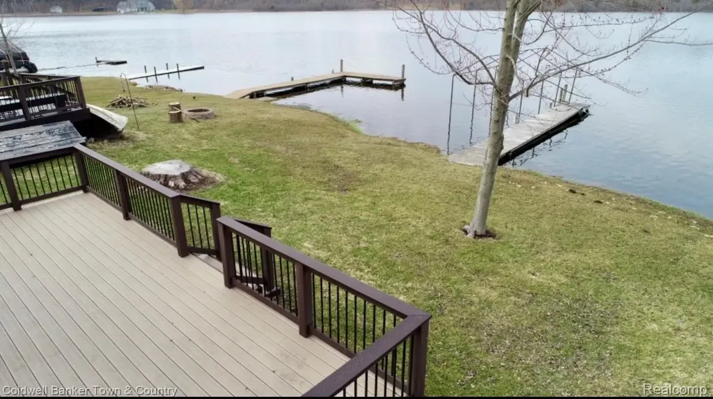 2705 Melvin Drive Hamburg Township MI 48169