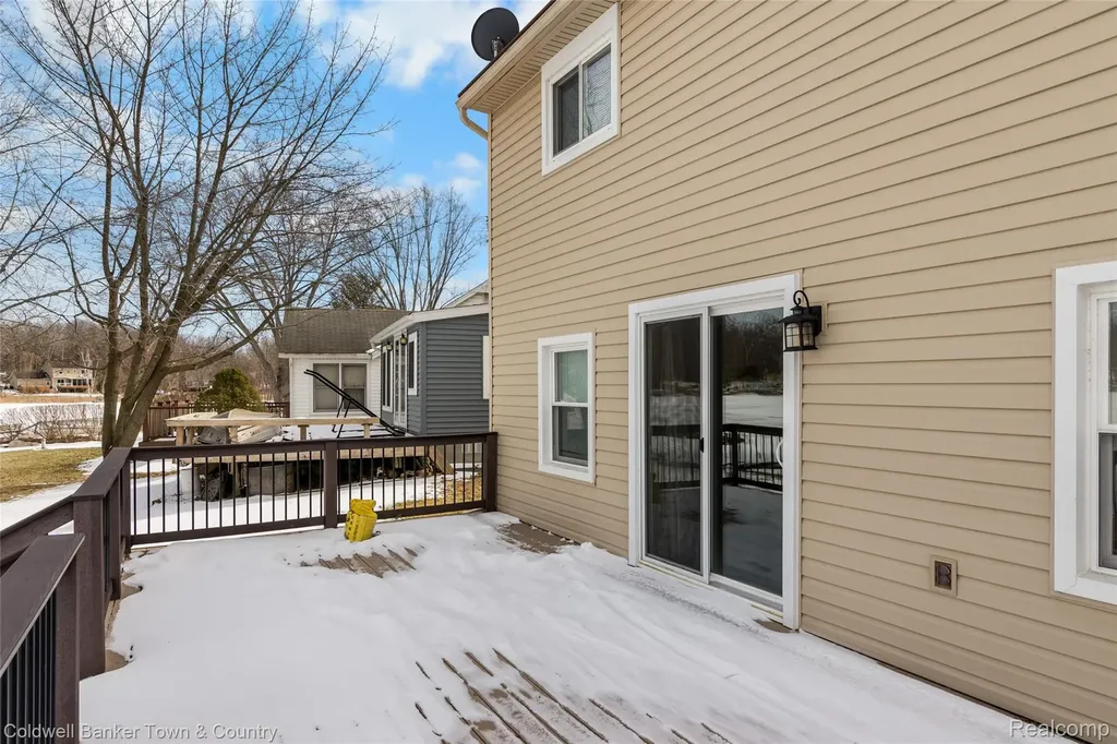 2705 Melvin Drive Hamburg Township MI 48169