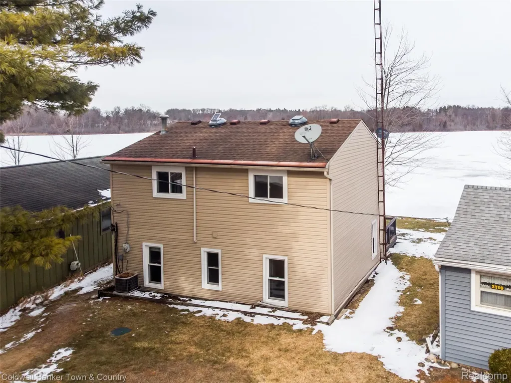 2705 Melvin Drive Hamburg Township MI 48169